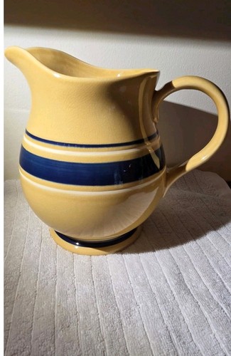 Yellow cobalt blue ceramic - &,